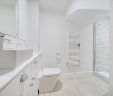 A ground floor, newly renovated one bedroom apartment in central Ba... - Photo 5