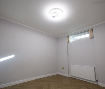 5 Bed Terraced House, Henley Road, IG1 - Photo 2