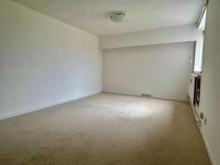 3 bedroom flat to rent - Photo 4