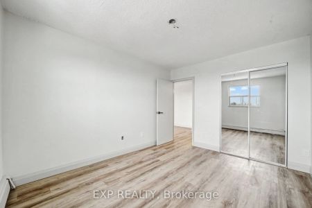 41 Sutherland Street W #419 - Photo 3