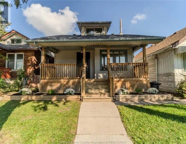 966 CURRY AVENUE — 3 Bedroom - Photo 1