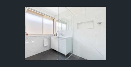 6.6KW SOLAR SYSTEM WITH 20 PANELS AND 5KW INVERTER! - Photo 3