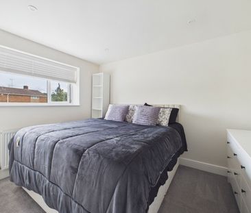 3 bedroom House in Valley Crescent, Wokingham - Photo 4