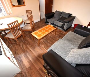 5 bedroom House in Hessle View, Leeds - Photo 6