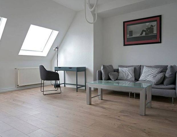 Chic möblierte 2-Raum-WE in Altbauvilla am Treptower Park - Photo 1