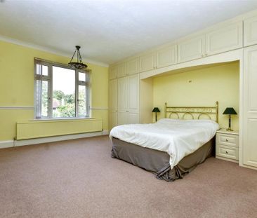 4 bedroom detached house to rent - Photo 3