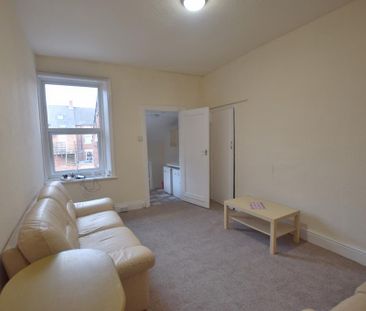 3 bedroom flat to rent - Photo 2