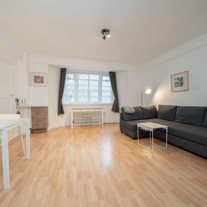 Studio to rent - Photo 1