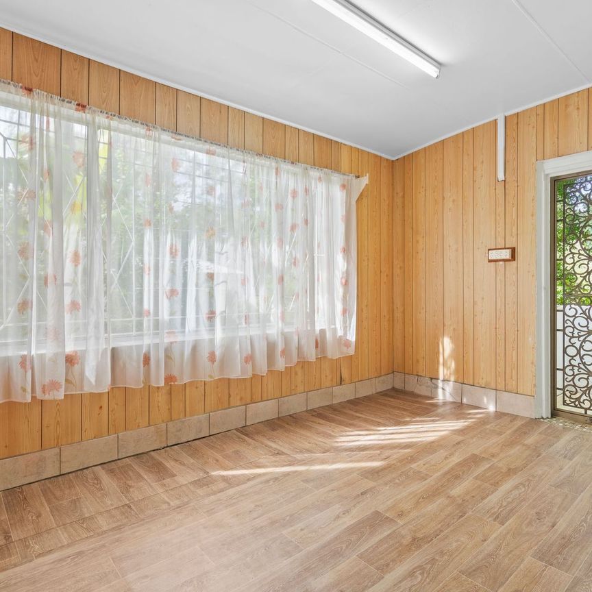 Charming Low-set Brick - Photo 1