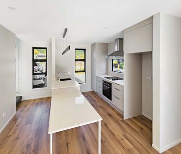 Wainuiomata, 2 bedrooms with Carpark - Photo 1