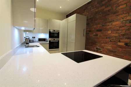 Fully Furnished Two Double Bedroom Apartment with exposed brickwork and high quality fixtures located on the popular Canal Street. - Photo 5