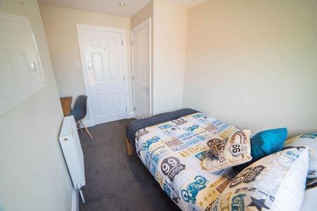 4 bedroom apartment to rent - Photo 4