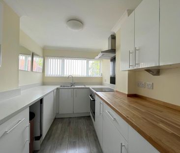 4 bedroom detached house to rent - Photo 3