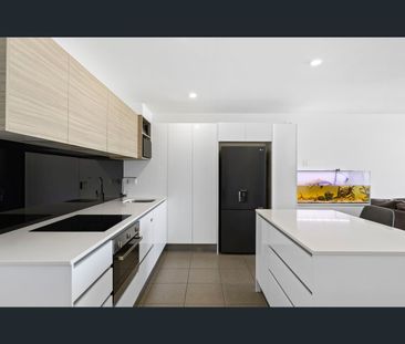 2417/1-7 Waterford Court, Bundall, Qld 4217 - Photo 2