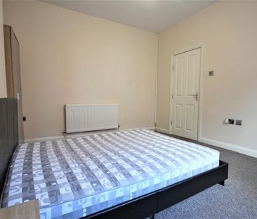 4 bedroom terraced house to rent - Photo 3