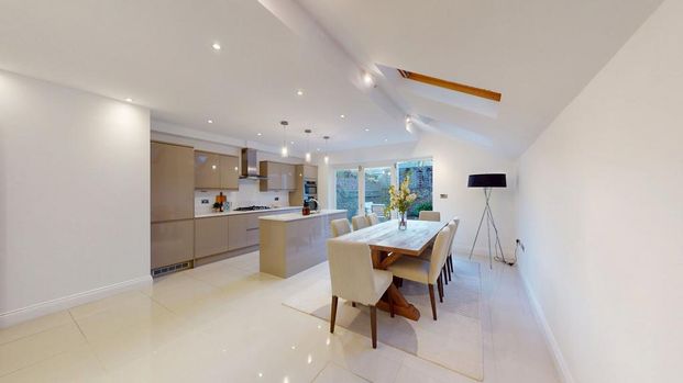 4 bedroom terraced house to rent - Photo 1