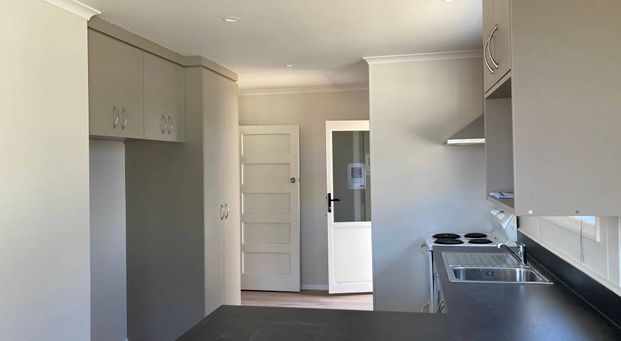 Three bedroom home includes lawns - Photo 1