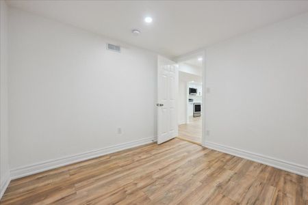 For Lease - 379 Bryant Crescent, Burlington, Ontario - Photo 2