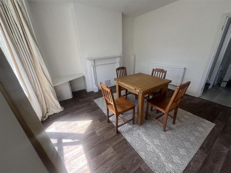 2 bedroom end of terrace house to rent - Photo 2