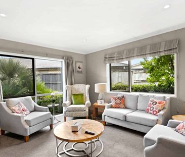 Available for rent for the first time in over a decade! - Photo 2