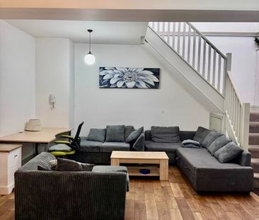 2 Bed Flat, Old Snow Hill, B4 - Photo 2