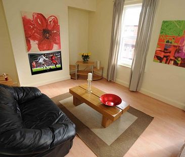 MODERN STUDENT 4 BEDROOM TERRACE NR TOWN CENTRE WITH UTILITES INCLUDED - Photo 3