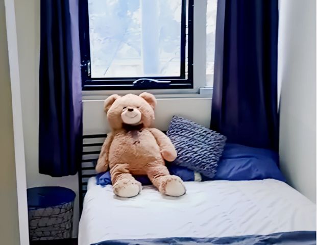 Room 5 #31 - Photo 1