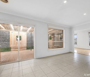 Neat three bedroom residence in convenient location - Photo 1