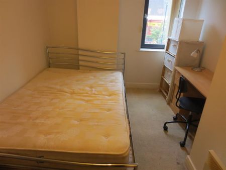 2 bedroom flat to rent - Photo 4