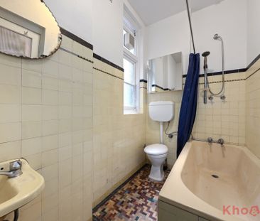 Charming Studio in Quiet Cul-de-Sac Moments from Vibrant Darlinghurst - Photo 3