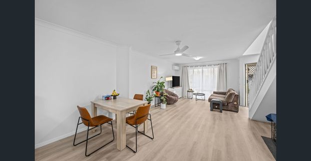 Private Coastal Townhouse – Modern Style, Prime Location - Photo 1