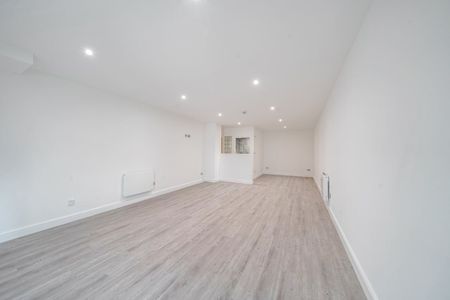 3 bedroom flat to rent - Photo 2