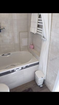 Duża, ładna kawalerka z balkonem - Zdjęcie 1