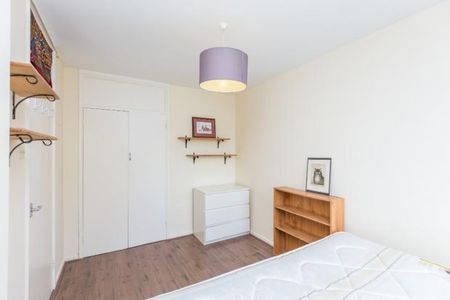 3 Bed Flat, Calgary Court, SE16 - Photo 4