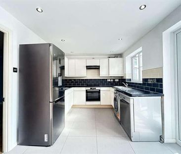 Heathcote Gardens, Harlow, CM17 - Photo 5