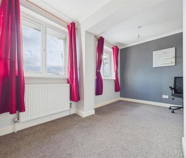 4 bedroom semi-detached house to rent - Photo 2