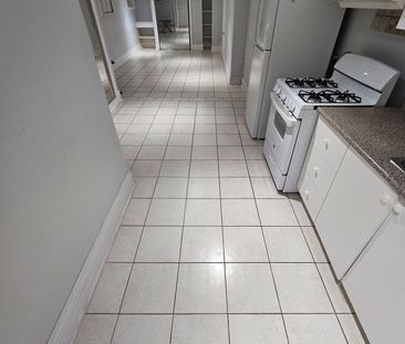 For Lease - 19 Keystone Avenue Unit# Lower level, Toronto, Ontario - Photo 2