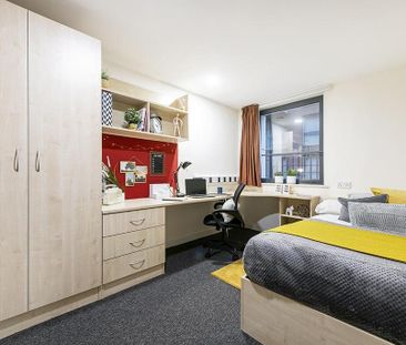 1 bedroom in a flat share to rent - Photo 2