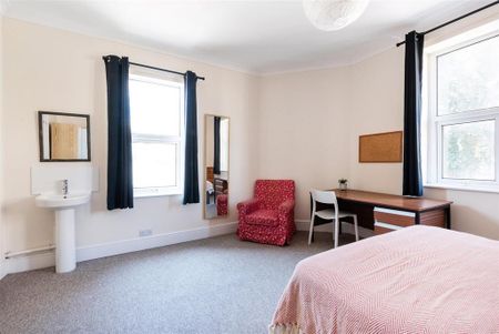 4 bedroom end of terrace house to rent - Photo 3