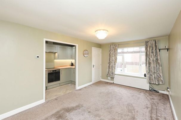 2 bedroom semi-detached bungalow to rent - Photo 1