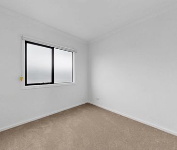 Luxury Meets Easy Care Living in Point Cook - Photo 5