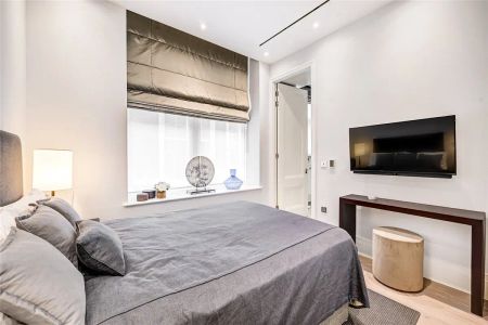 3 bedroom flat in London - Photo 4