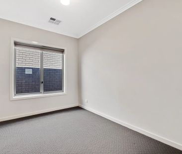 Spacious, Stylish & Superbly Located Three Bedroom Home! - Photo 3