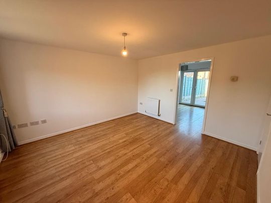 3 bedroom mews to rent - Photo 1