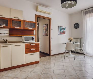 Cozy single room with window in Milan - Photo 5