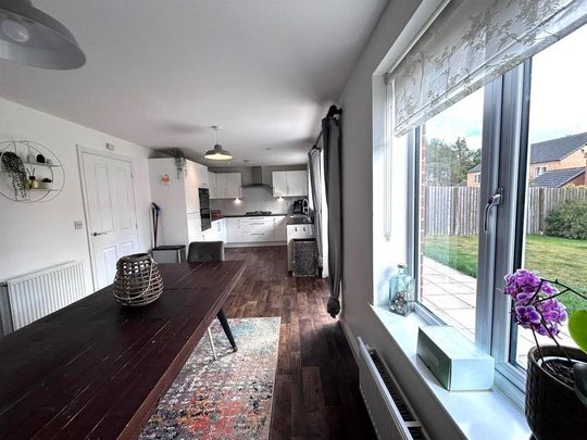 4 bedroom detached house to rent - Photo 1