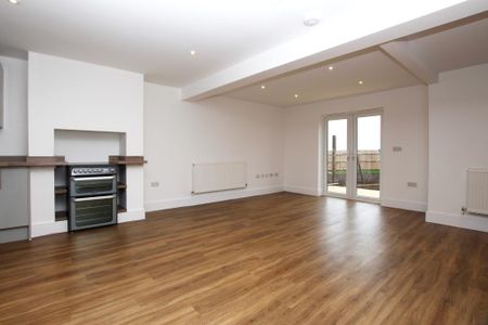 3 bedroom semi-detached house to rent - Photo 2