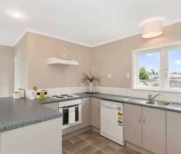 Family Home in Gorgeous Glenview - Photo 4