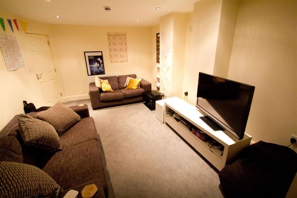6 bedroom terraced house to rent - Photo 1