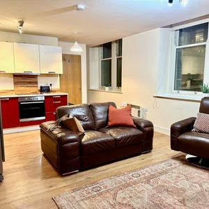 Town Centre Ensuite Free Netflix & Disney+ 🏡📲 - Photo 3